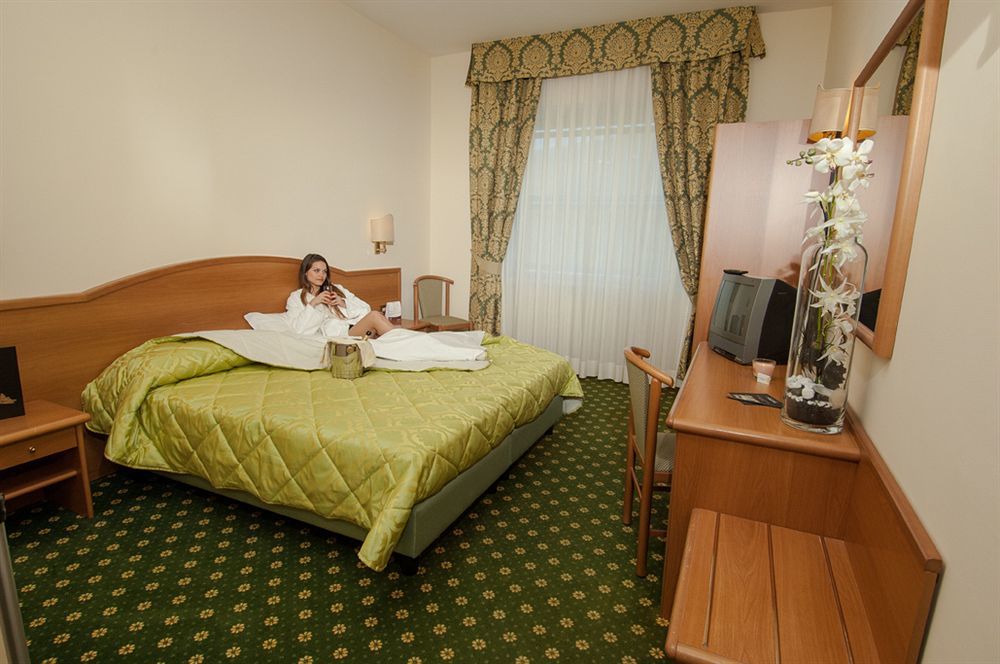 Complesso Termale Vescine Hotel Castelforte Exterior foto